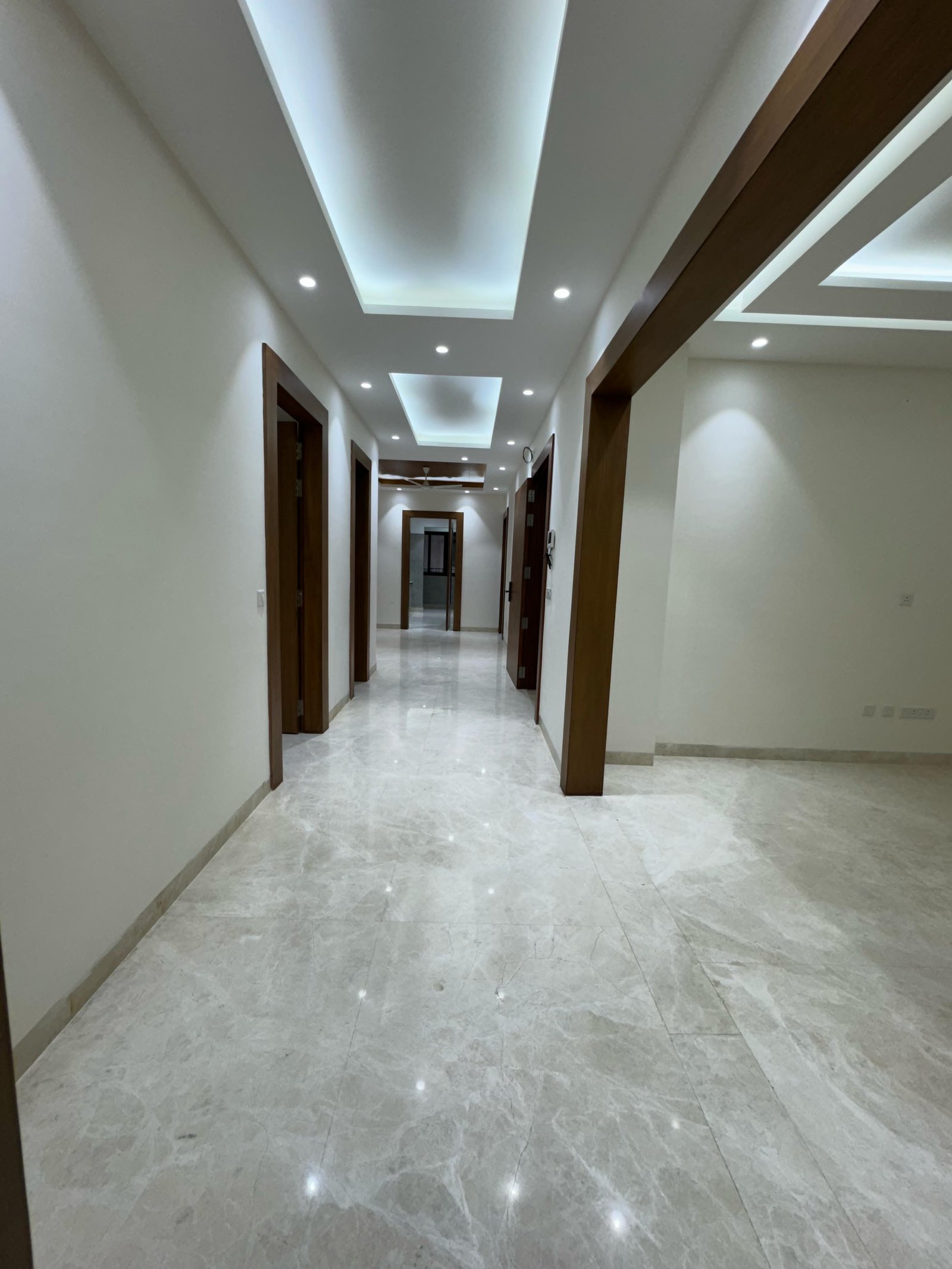 4BR, DLF Phase 1, G block available for rent